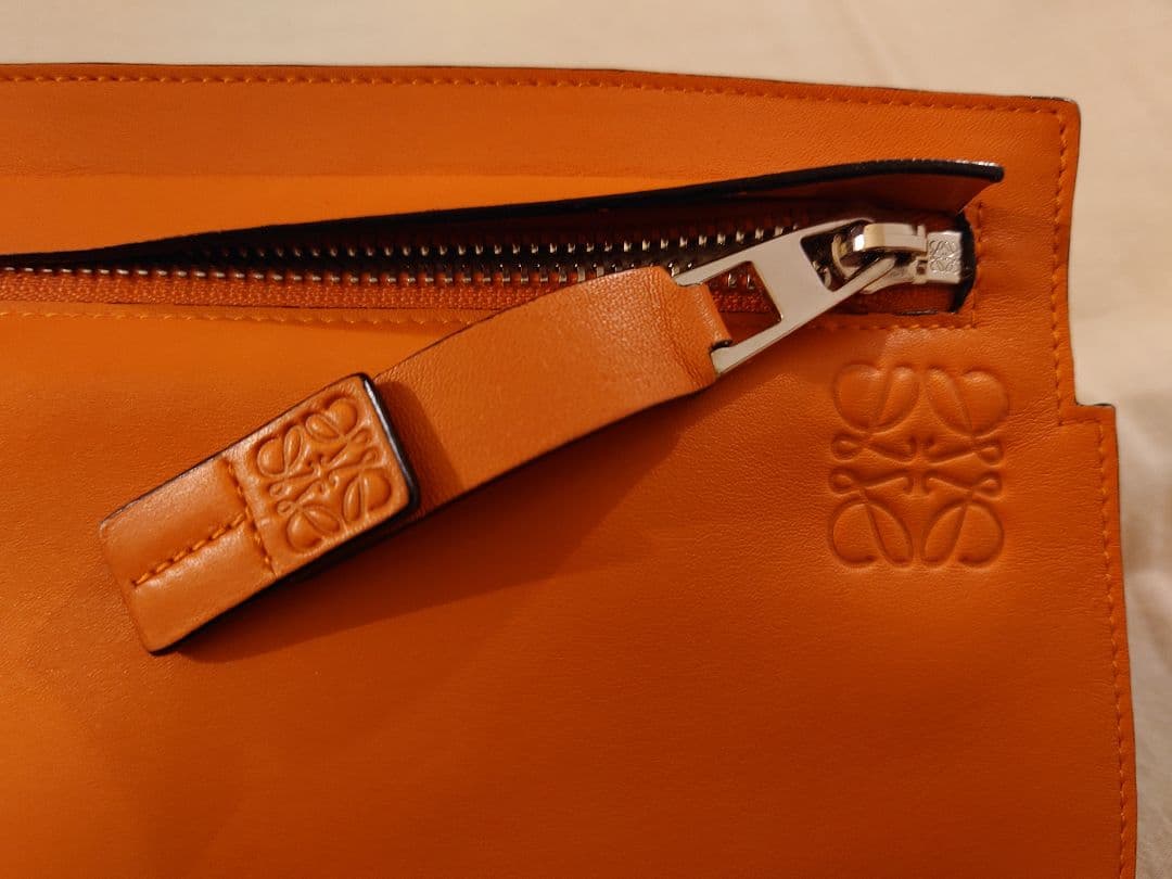 LOEWEロエベ オレンジ T POUCH Tポーチ クラッチバッグ