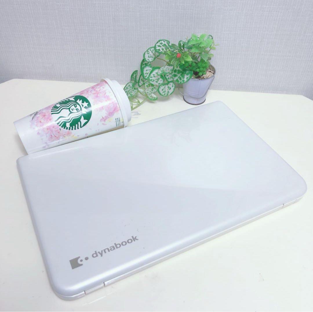 純白、コアi3、高速SSD、最新win11、イラレ&オフィス2021が使える