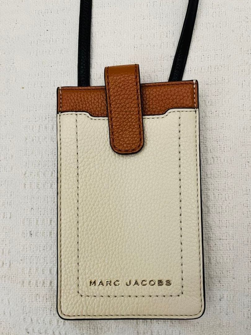 MARC JACOBS レザースマホバッグ　スマホショルダー 国内即発！マークジェイコブス レザー スマホショルダーバッグ (MARC