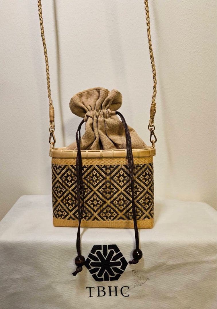 タイ王室御用達　プラニー工房　伝統工芸　竹細工バッグ・ポシェット型(黒茶柄) タイ王室御用達 竹籠バッグ(プラニー/KOMKRIT工房謹製) - 染と織