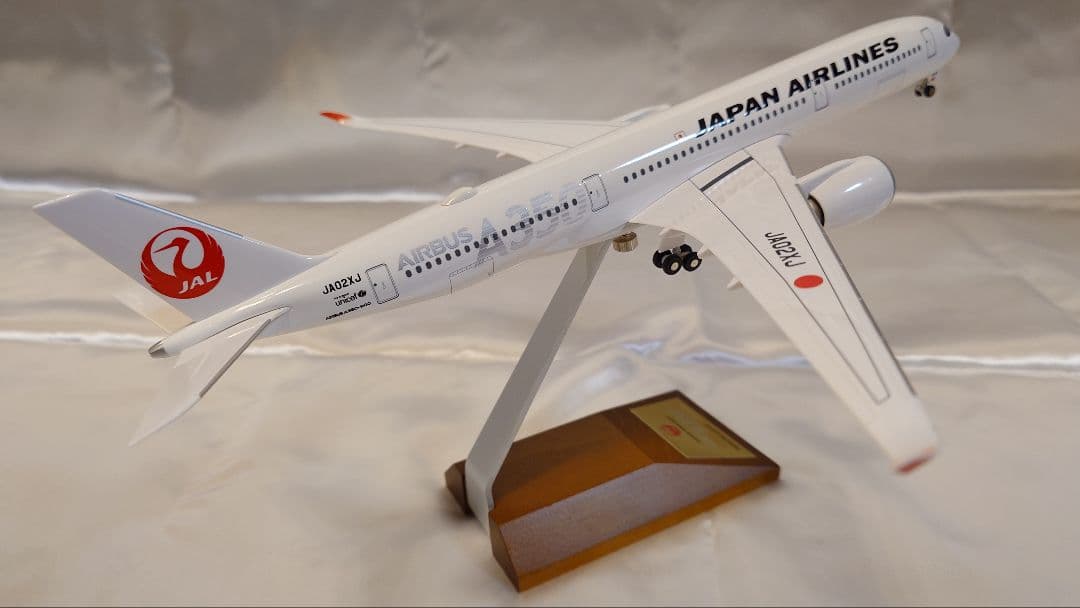 JAL A350-900 2号機 1:200 シリアル NO.373限定モデル JAL A350-900 2号機 1:200 シリアル NO.373限定モデル - メルカリ