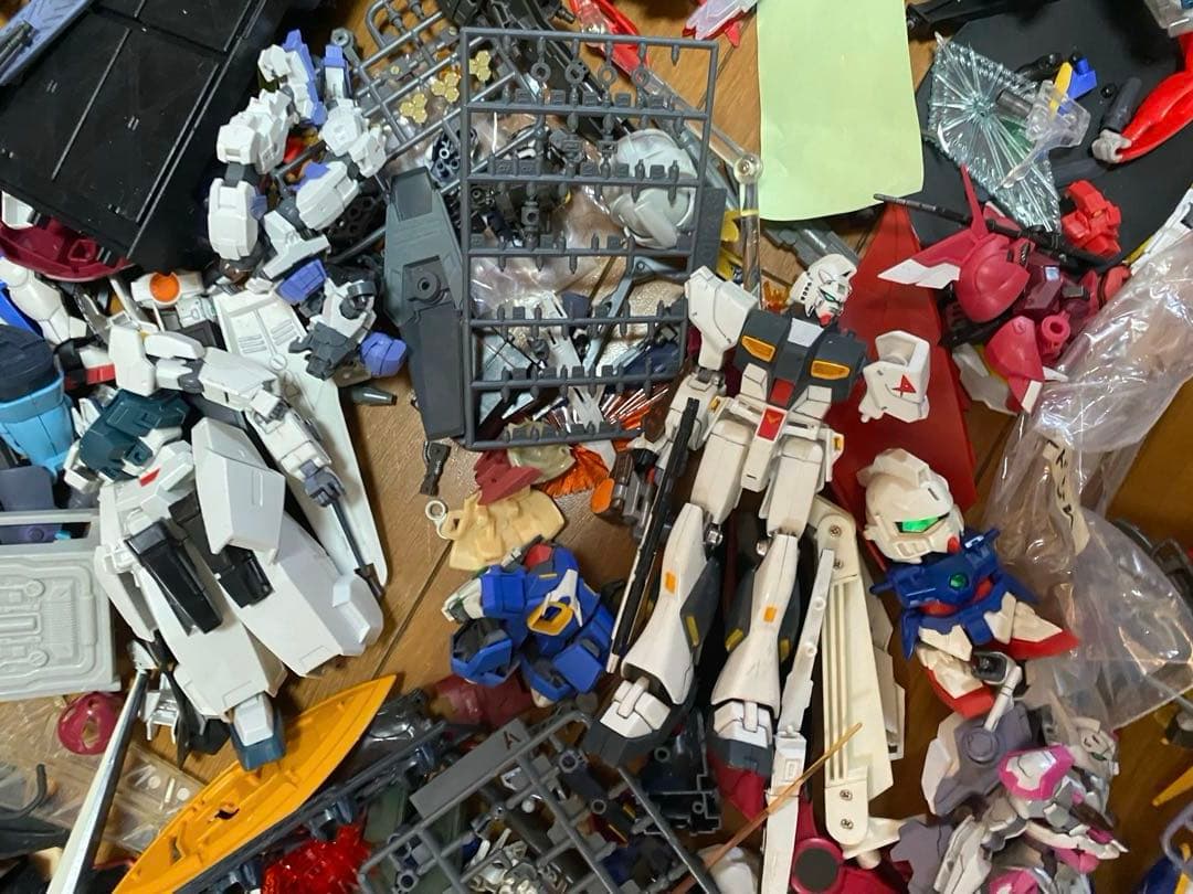 ガンプラ 大量 まとめ売り フィギュア hg ベアブリック その他 - メルカリ