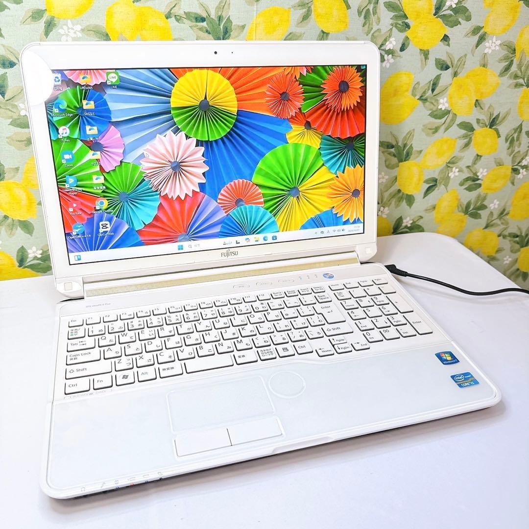 必見❤️可愛い真っ白ノートパソコン❤️サクサク快適SSD❤️初心者