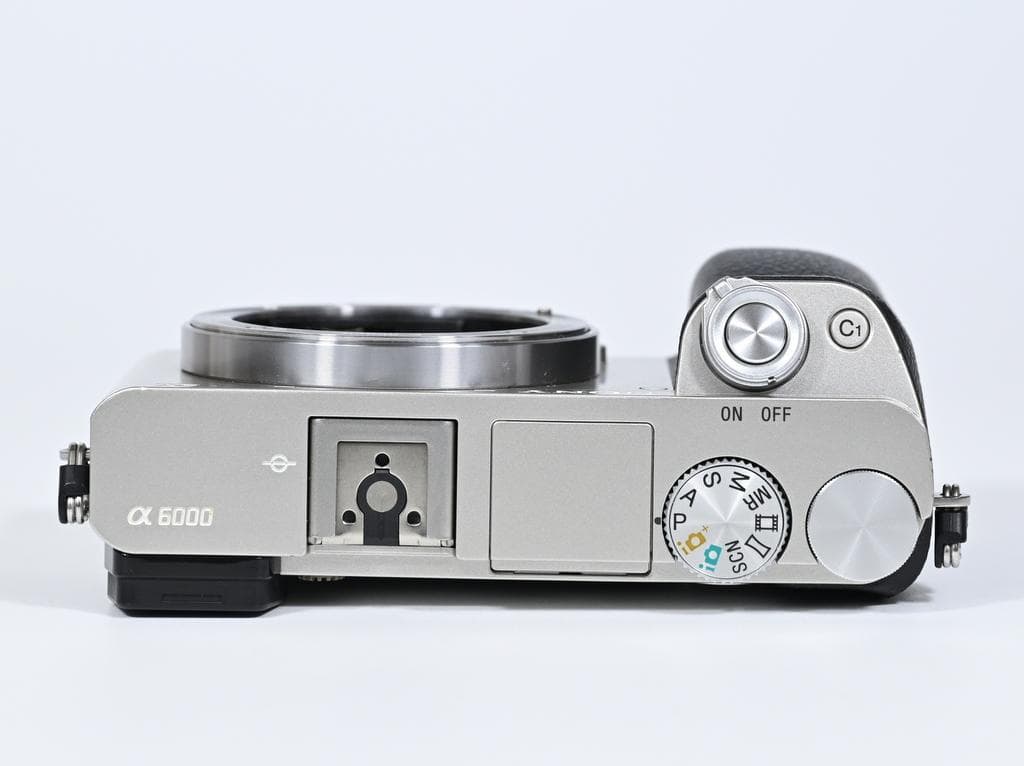 【美品】 ソニー α6000 ILCE-6000 ボディ 《ショット数6692》