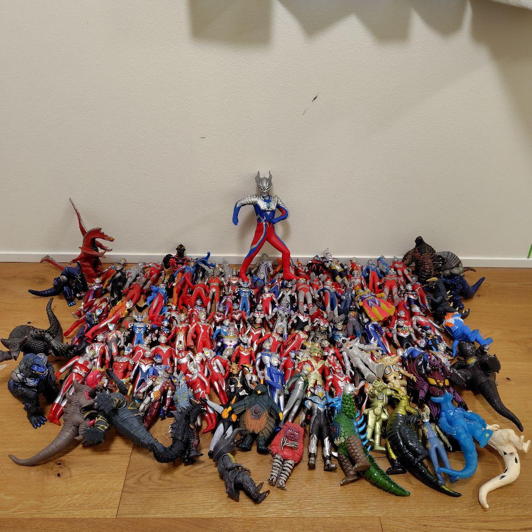 ウルトラマン　ソフビ　まとめ売り　150体くらい ウルトラマン＆怪獣 ソフビ15体まとめセット - メルカリ