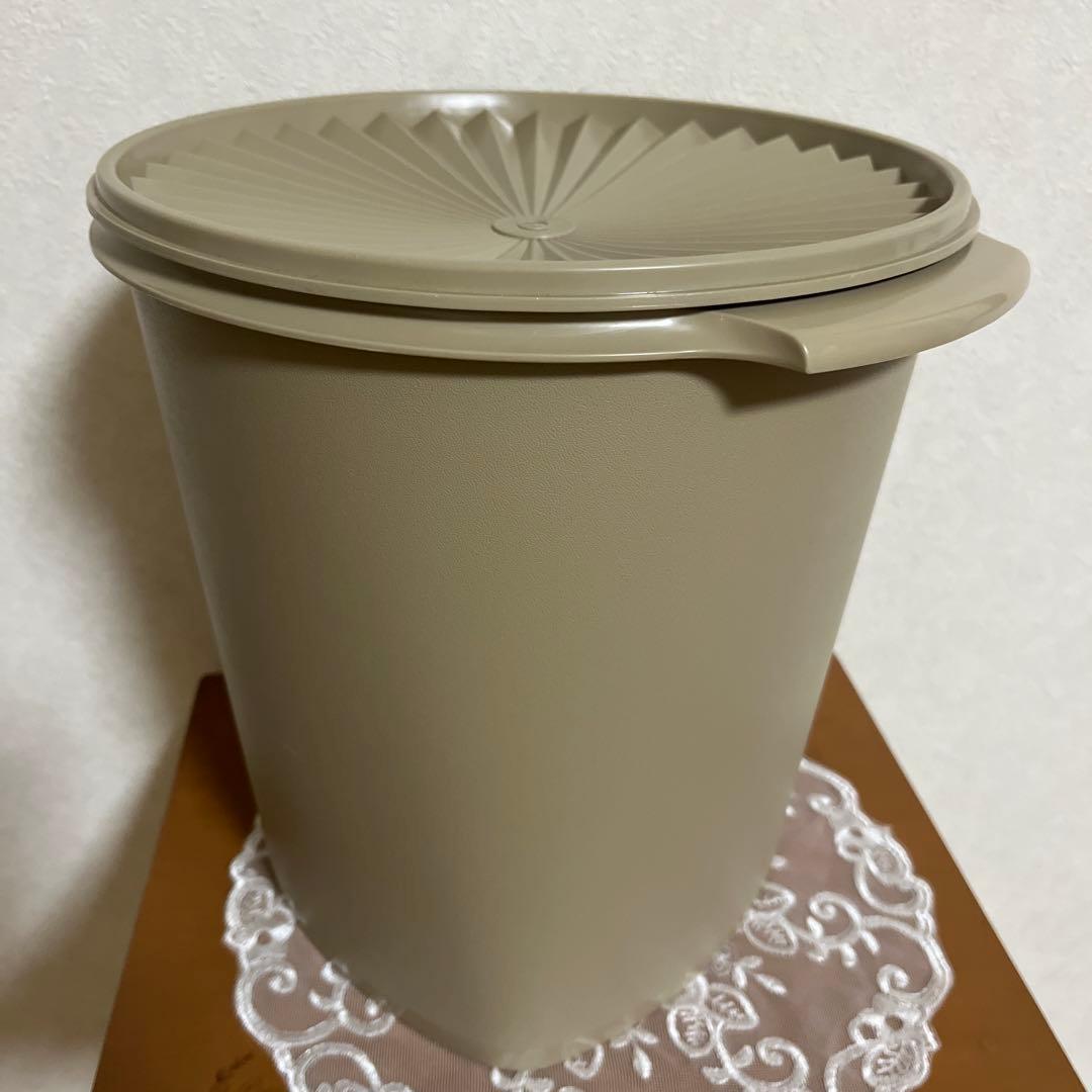 タッパーウェア マキシクイーンデコレーター 11L グレージュ - メルカリ