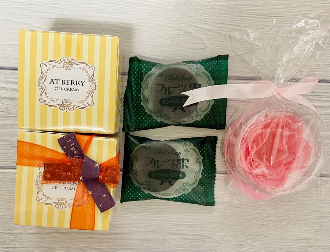 新品・未使用】メニーナ・ジュー 薬用アットベリー ピール石鹸 5点