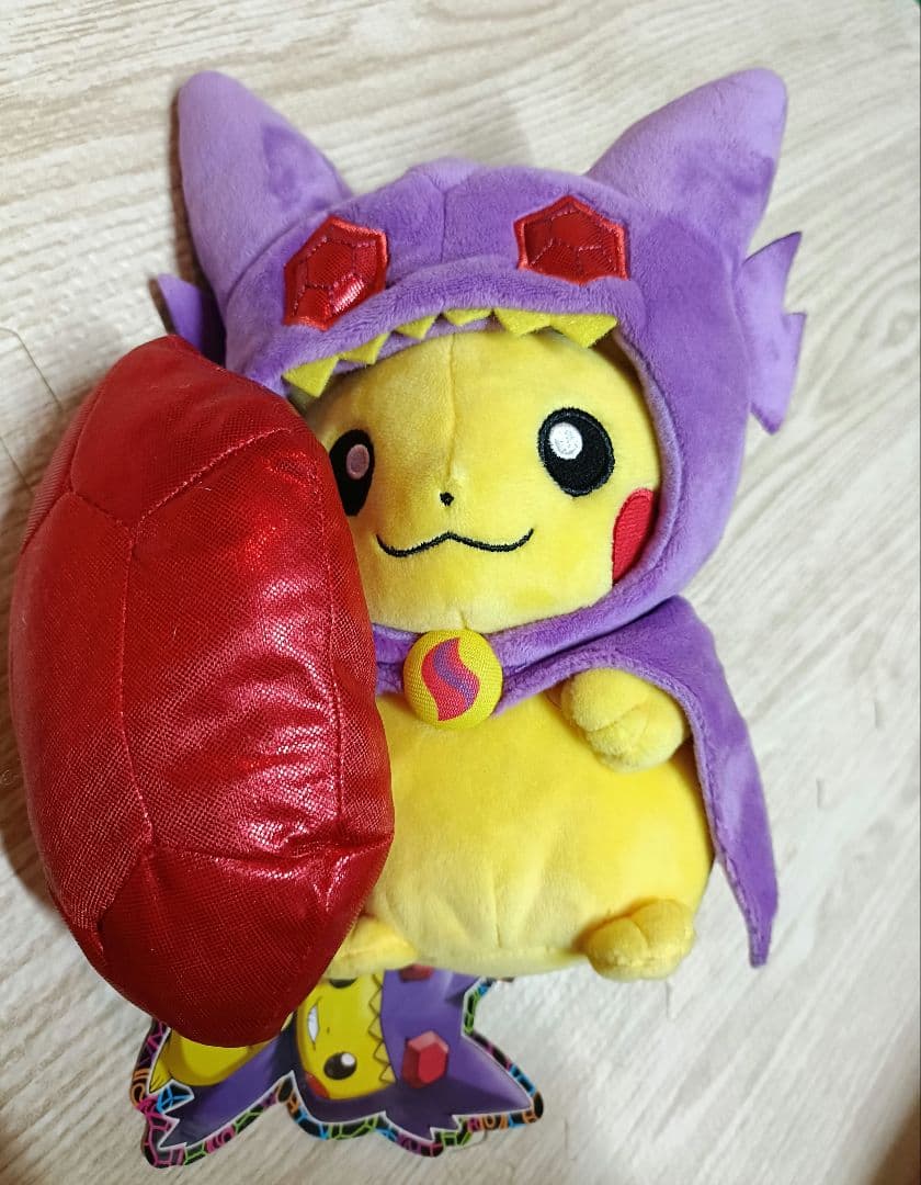 ぬいぐるみ メガヤミラミのポンチョを着たピカチュウ - メルカリ