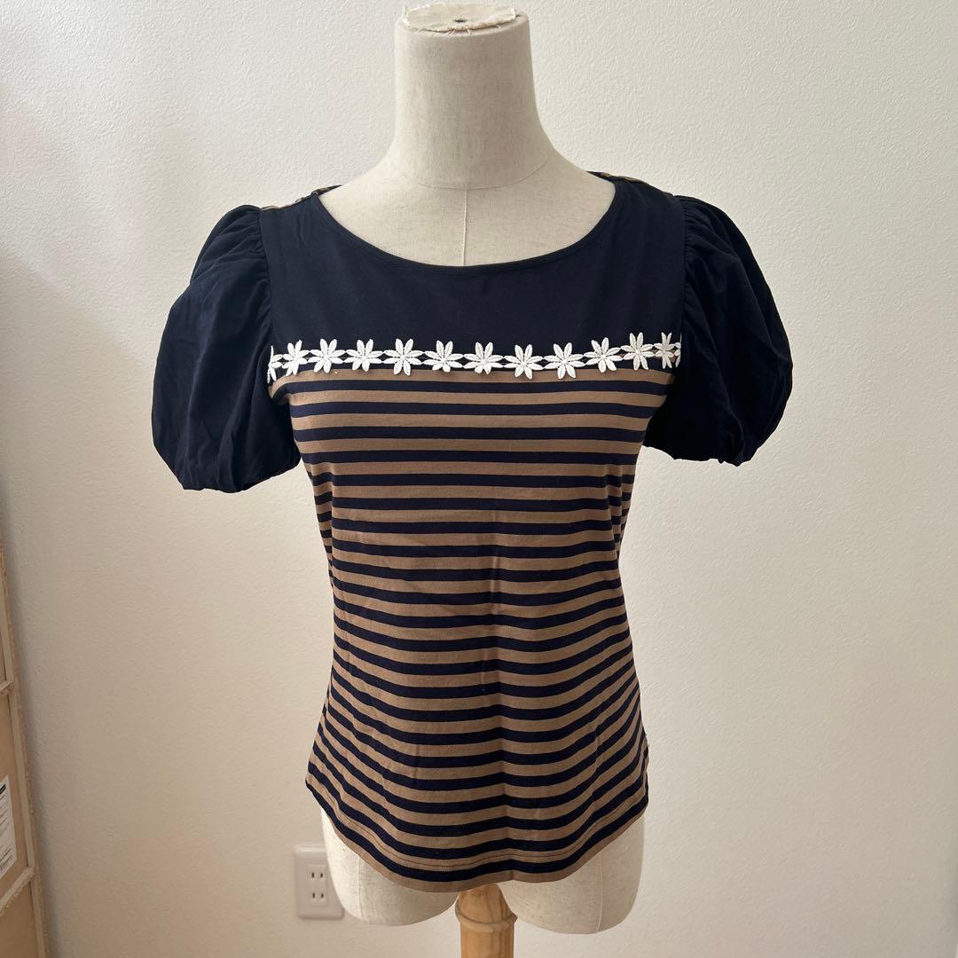 エムズグレイシー 半袖ブラウス お花ボーダー パフスリーブ ネイビー