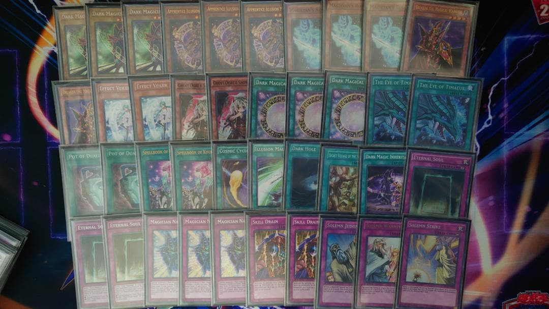 遊戯王 ブラックマジシャン デッキ 英語 高レア 初期ブラマジスリーブ付 遊戯王 ブラックマジシャン デッキ 英語 高レア 初期ブラマジスリーブ