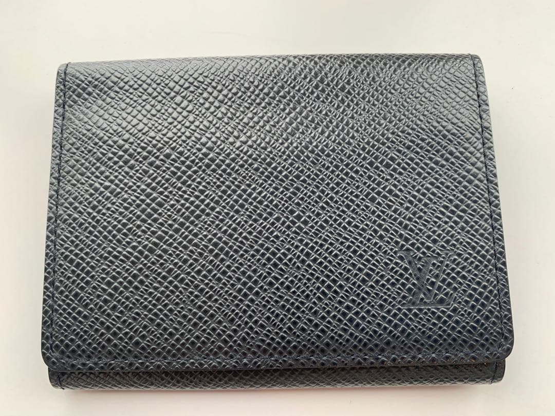Louis Vuitton グレーレザー 名刺入れ　美品 ルイヴィトン LOUIS VUITTON 名刺入れ レディース カードケース 薄型