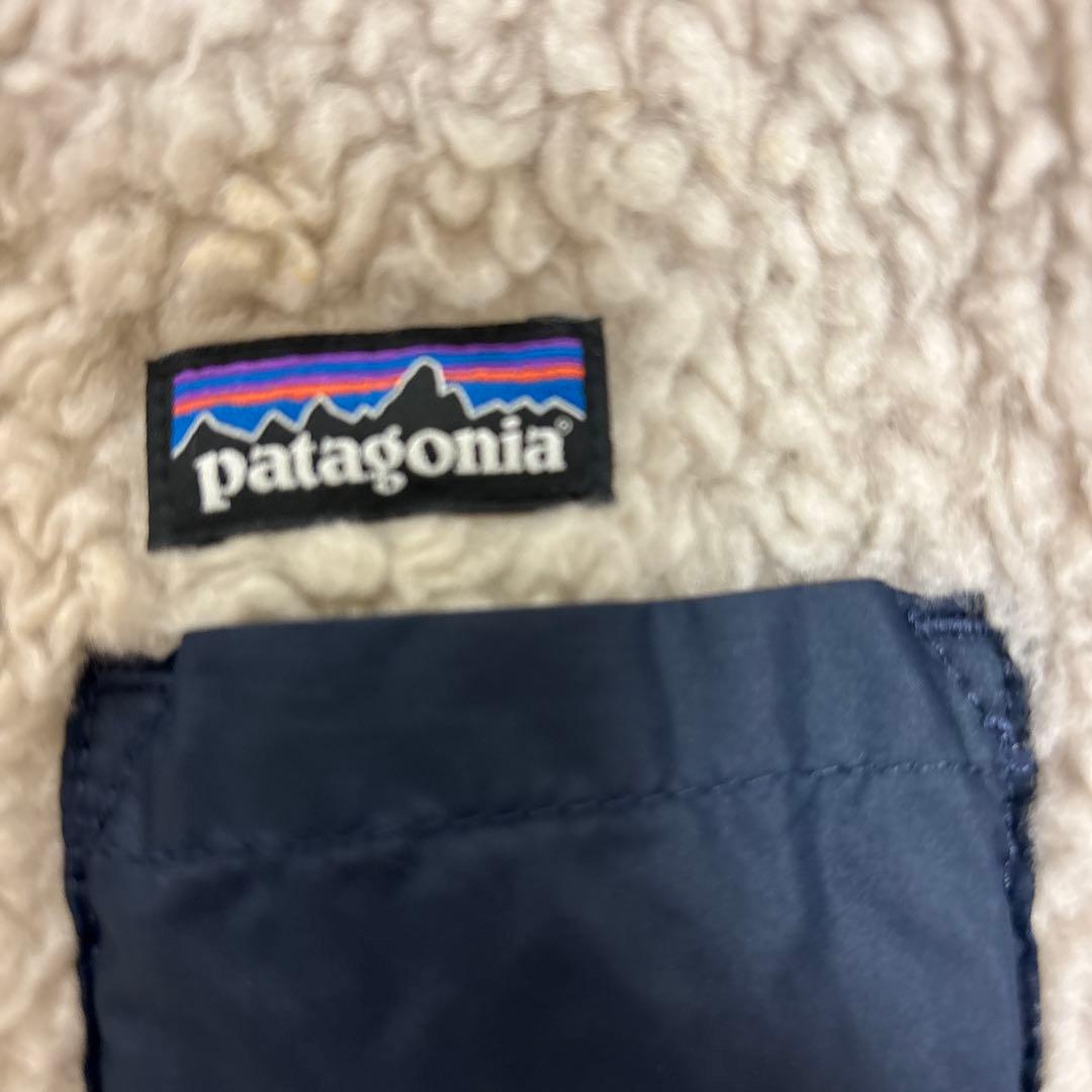 patagonia フリースベスト クリーム/ネイビー - メルカリ