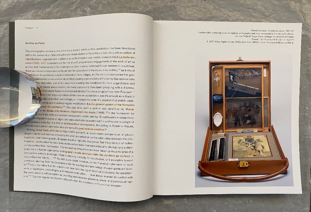 洋書希少）Archive Fever（展覧会図録）、2008年。