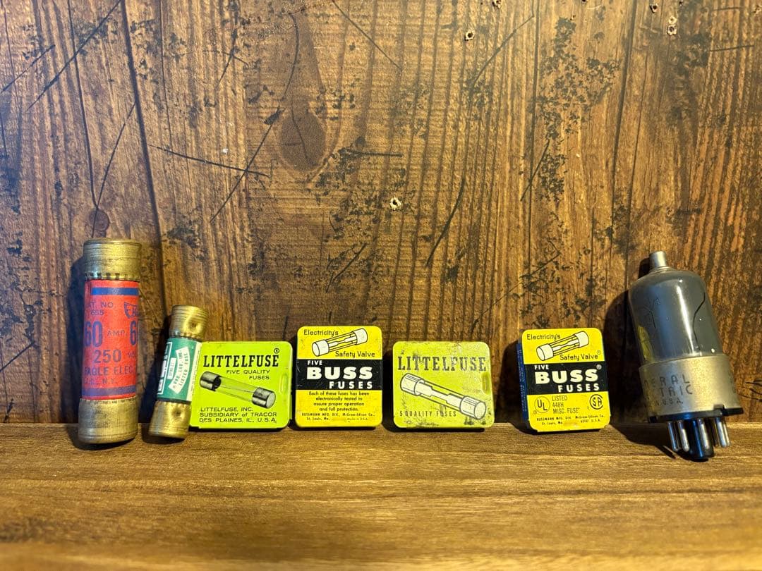 希少！アンティーク ディスプレイ スタンド & ヴィンテージヒューズセット