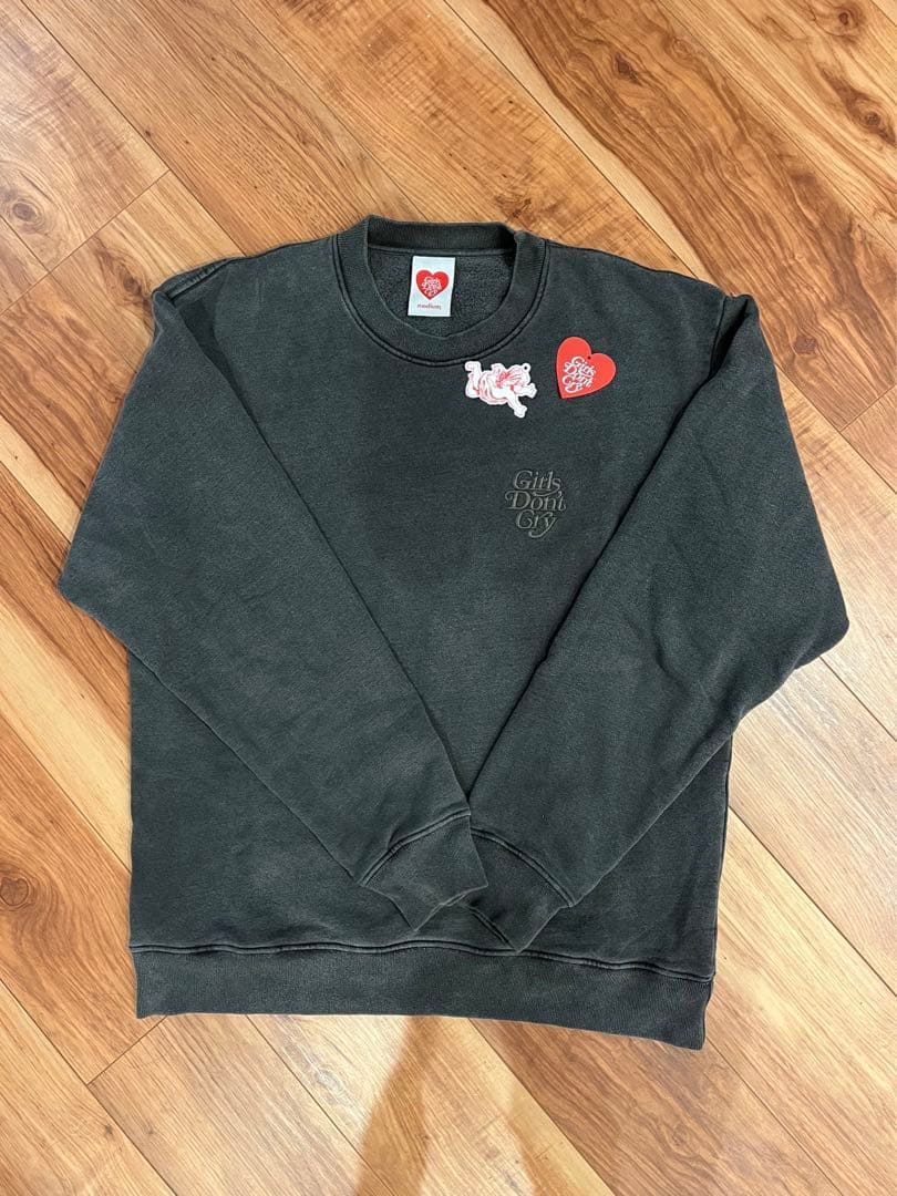 Girls Don't Cry スウェット M ダークグレー 人気話題GDC！Girls Don't Cry Tonal Crewneck Sweatshirt Grey (Girls
