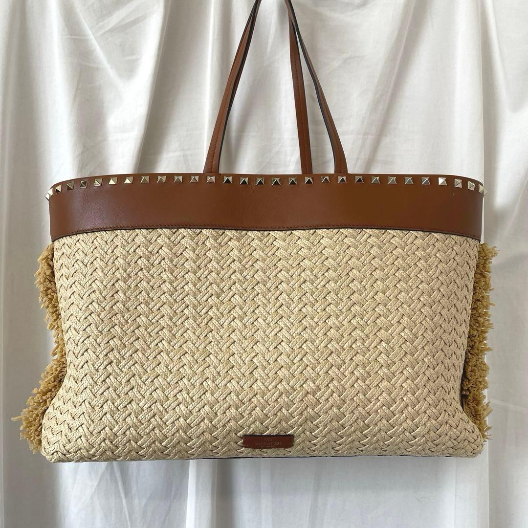 ヴァレンティノ ロックスタッズ 付き かごバッグ ヴァレンティノ ガラヴァーニの大人気「ロックスタッズ」シリーズから