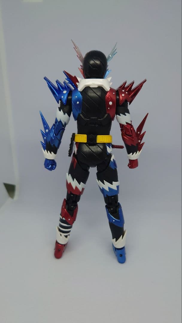 S.H.Figuarts 仮面ライダービルド ラビットタンクハザードフォーム