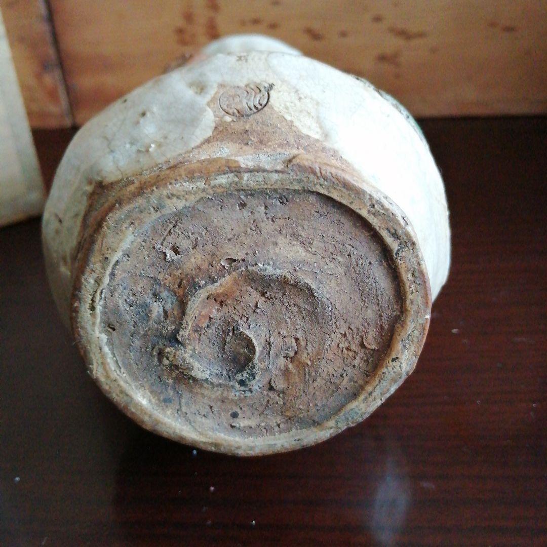 水月焼　細密白椿彫花瓶　16.3cm