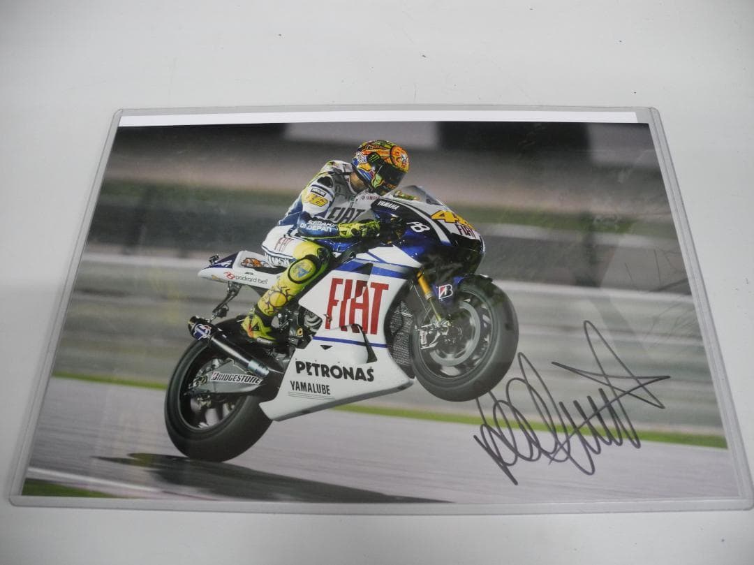 165 オートバイレーサー バレンティーノロッシ直筆サイン入写真 COA