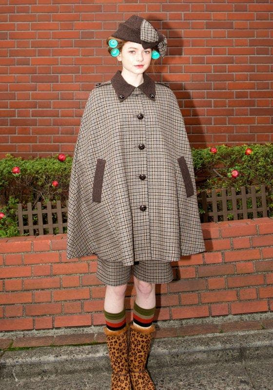 MILK ミルク 探偵風 ケープ マント コート パンツ チェック柄セットアップ ミルク新作“探偵”風ケープマント＆サスペンダー付きパンツ、チェック柄