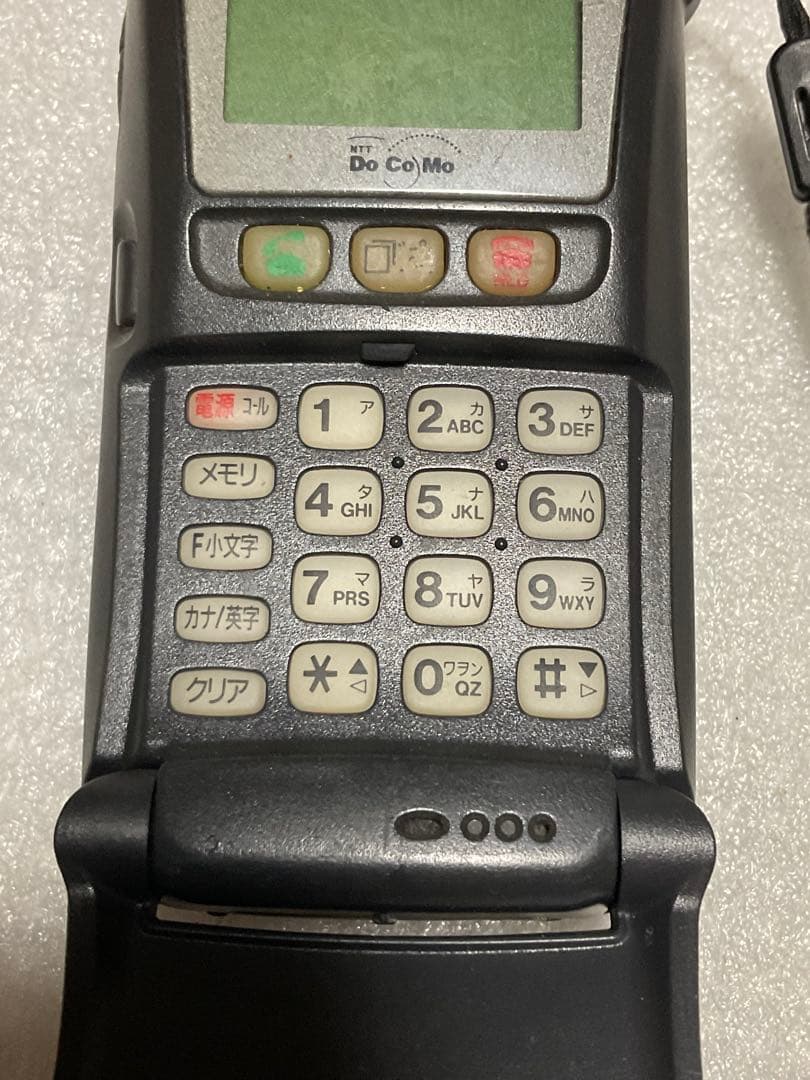 1995年製／NTT・docomo製携帯電話。形式／FJA 22Aムーバ。 - メルカリ