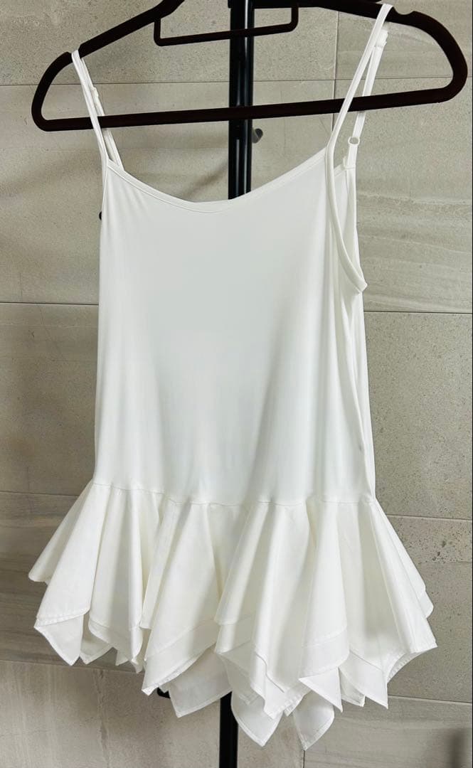 新品未使用】CADUNE 神崎恵 フリルキャミソール 白 - メルカリ