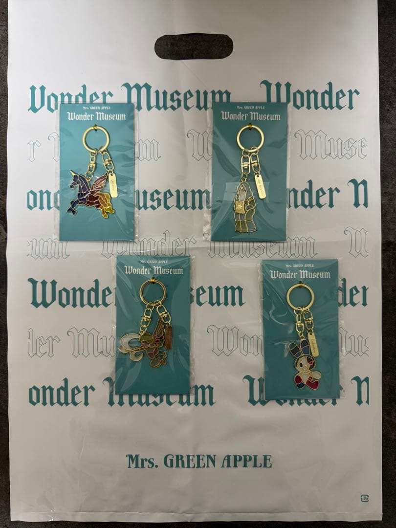 新品】ミセスWonder Museumステンドグラスキーホルダー全4種セット