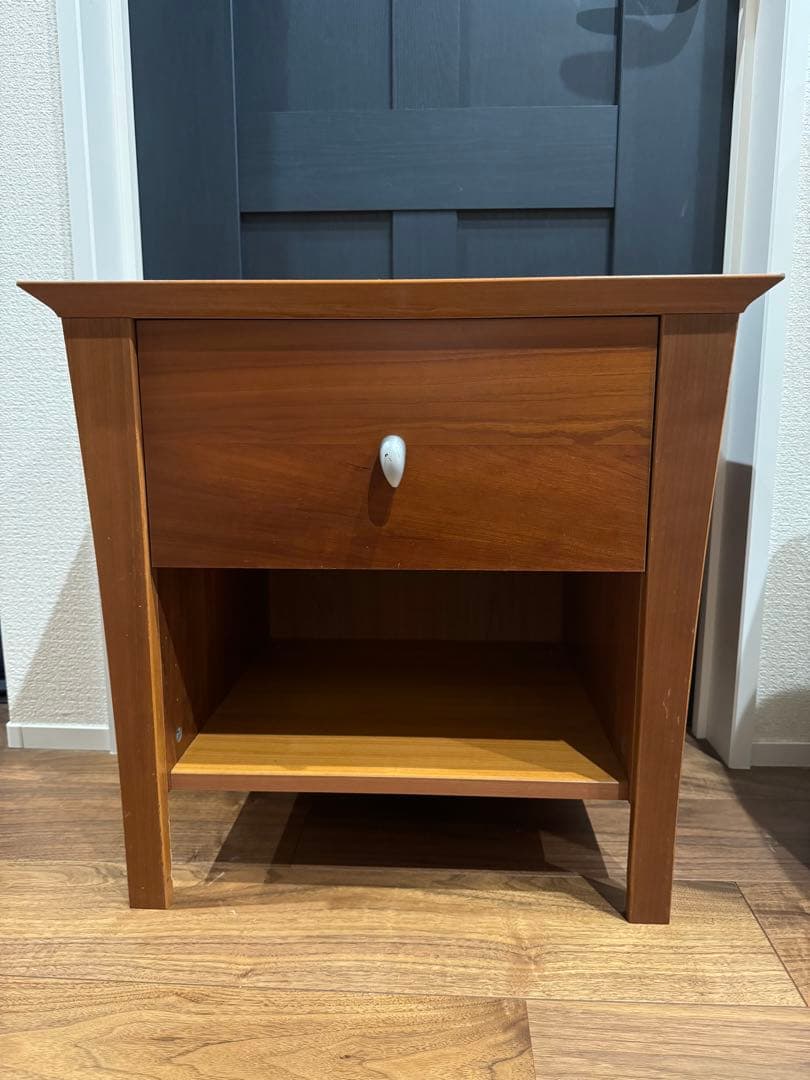 ① ボーコンセプト トランジット チェリー材 ナイトテーブル チェリーウッドコンパクトナイトテーブル | 耐久性と高級感を備えた