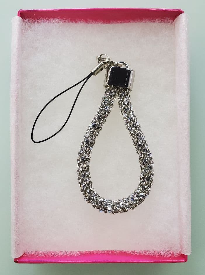 nezca/9mm セレブ愛用 スワロフスキーストラップ　クリスタル Amazon.co.jp: スワロフスキー (SWAROVSKI) 携帯ストラップ EDISON