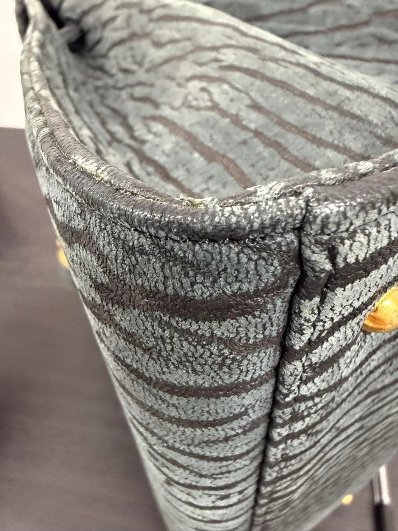 ☆未使用級☆ JRA認定 アザラシ本革 ハンドバッグ 鍵付き 高級感漂う