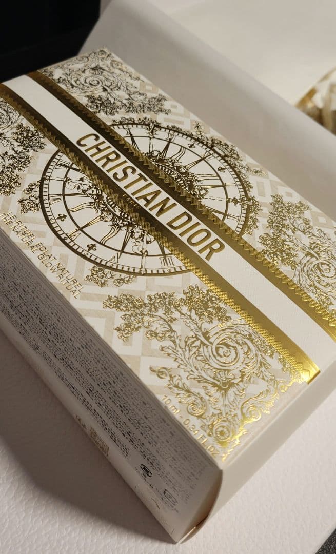 Dior　クリスマスコフレ2024 2024年クリスマスコフレ】ディオール：“黄金の舞踏会”をイメージした