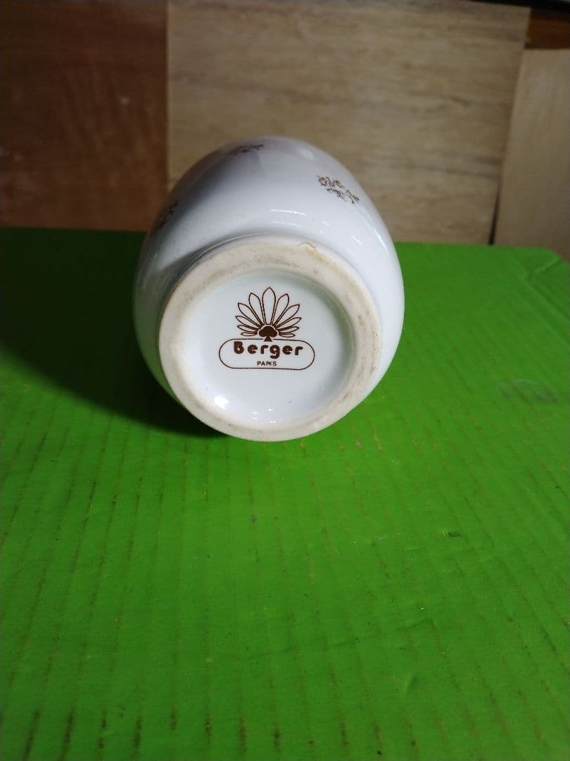 フランス製 ランプベルジェ 芳香器とオイル 紅苺2L と防ダニ液2L