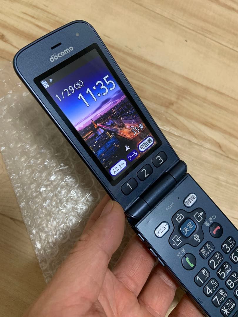 Docomo らくらくホン F-01M（ネイビー） 富士通 らくらくホン F-01M [ネイビー] 価格比較 - 価格.com