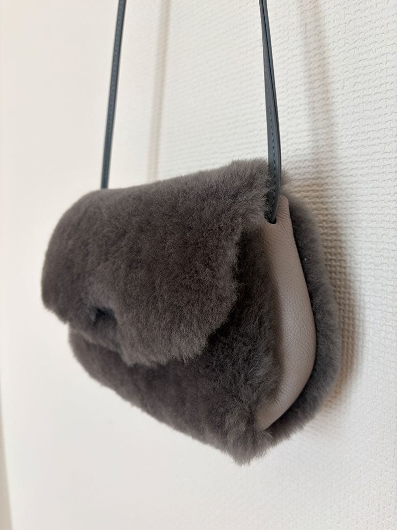 UGG アグ ショルダーバッグ グレー 美品 ugg（レディースバッグ