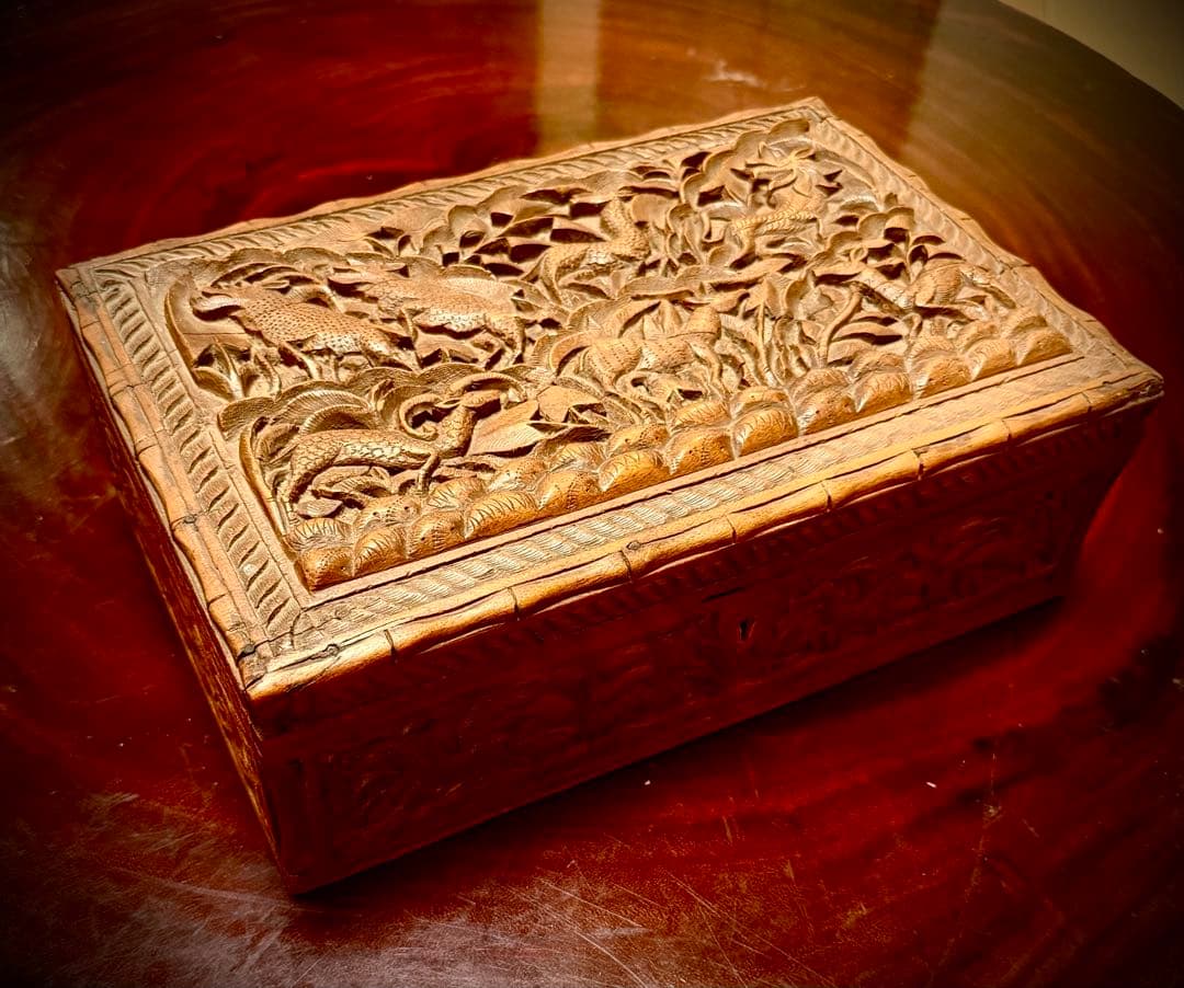 カシミール産(？) クルミ材　古木　彫刻　アクセサリーケース　アンティーク 1点もの】カシミールの細密彫刻 ジュエルボックス からくり仕掛け