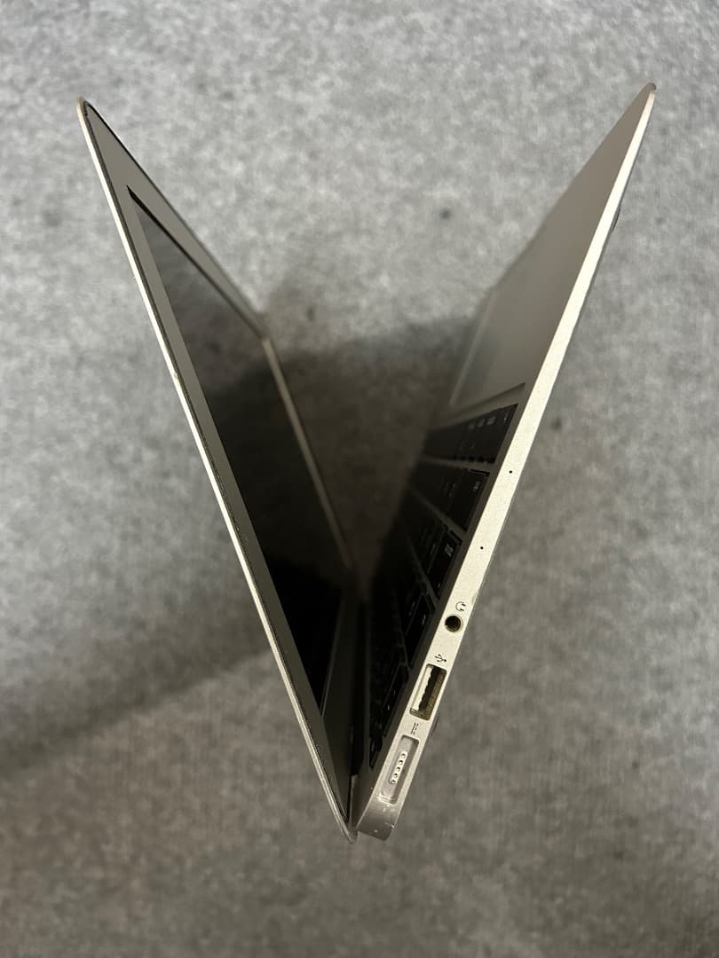 MacBook Air 2015 1.6Ghz 128Gb 11インチ USキー