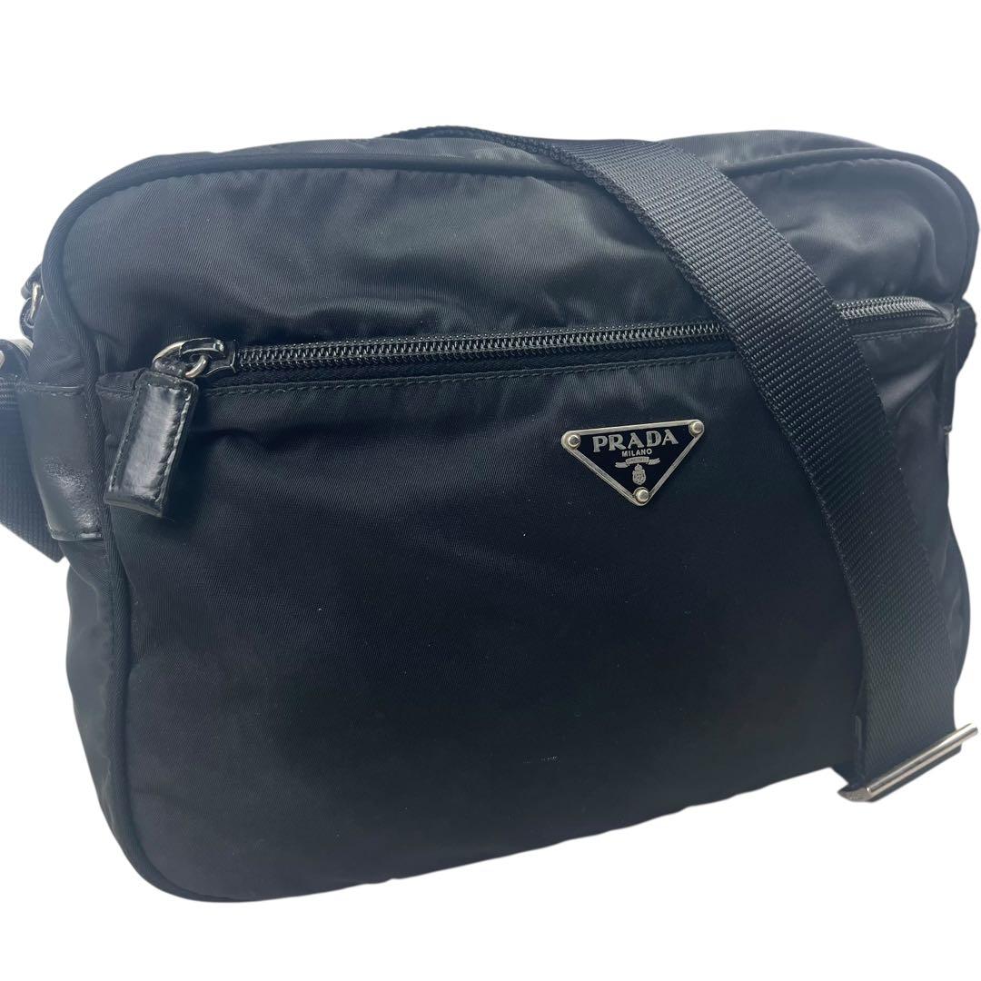 美品✨PRADA プラダ ショルダーバッグ カメラバッグ 三角プレート 黒 極美品 PRADA プラダ 三角ロゴ プレート トライアングル シルバー金具