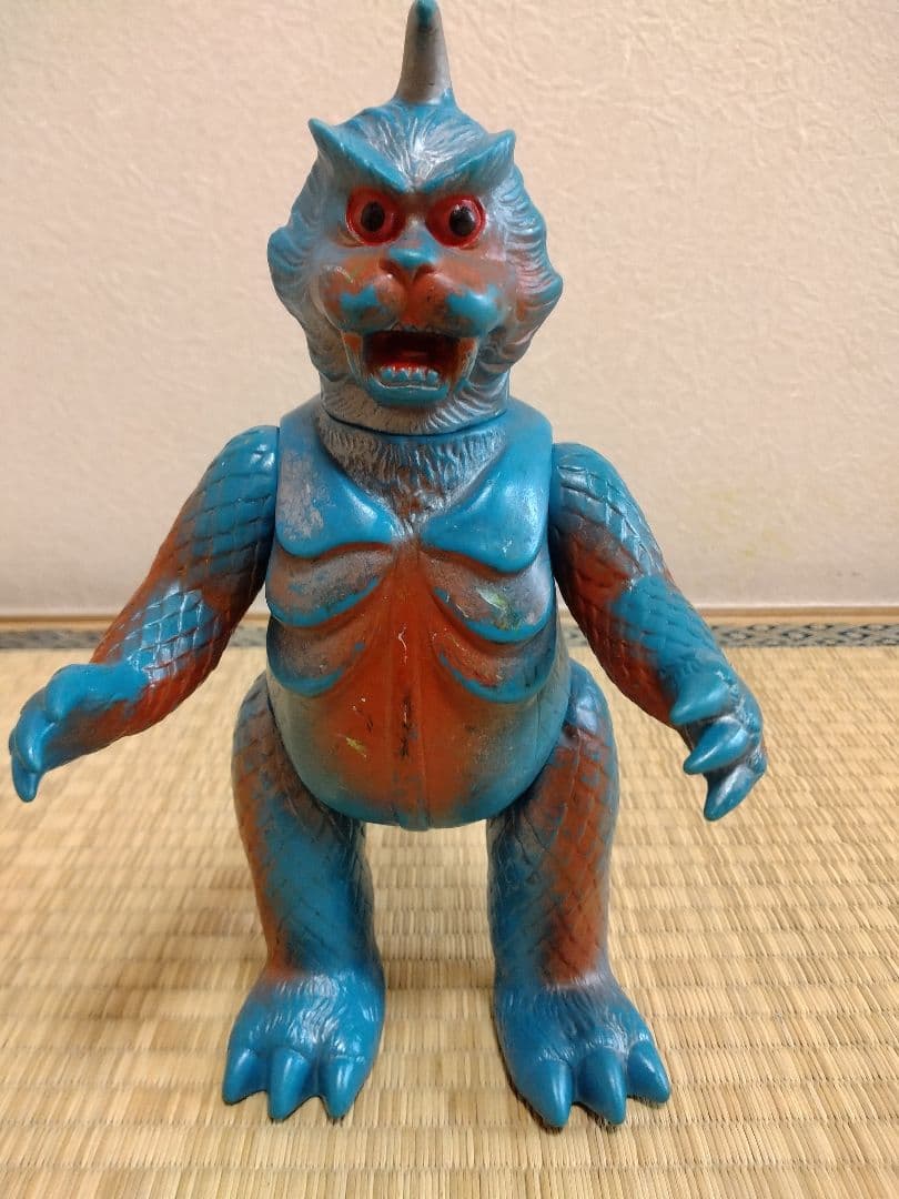 マルサン　ソフビ　ゴメス　当時物　ウルトラQ　ブルマァク Amazon.co.jp: ブルマァク復刻 ゴメス 当時風カラー版 ソフビ マルサン