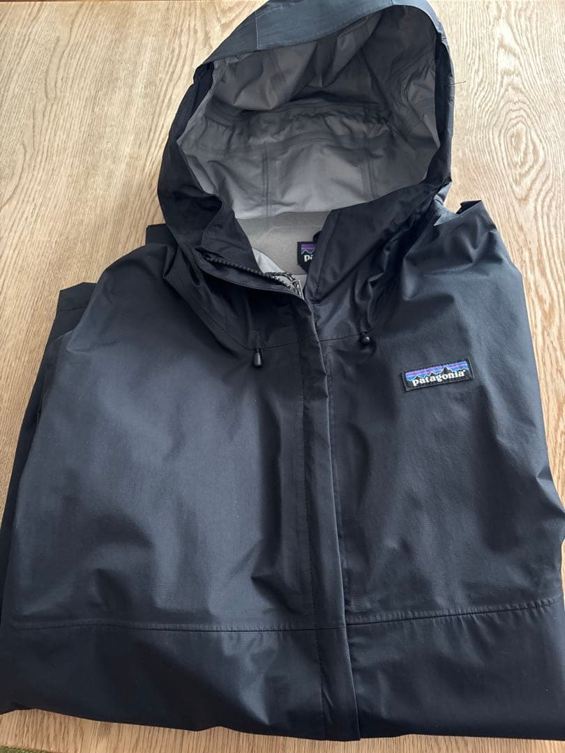 Patagonia ブラック ナイロンジャケット - メルカリ