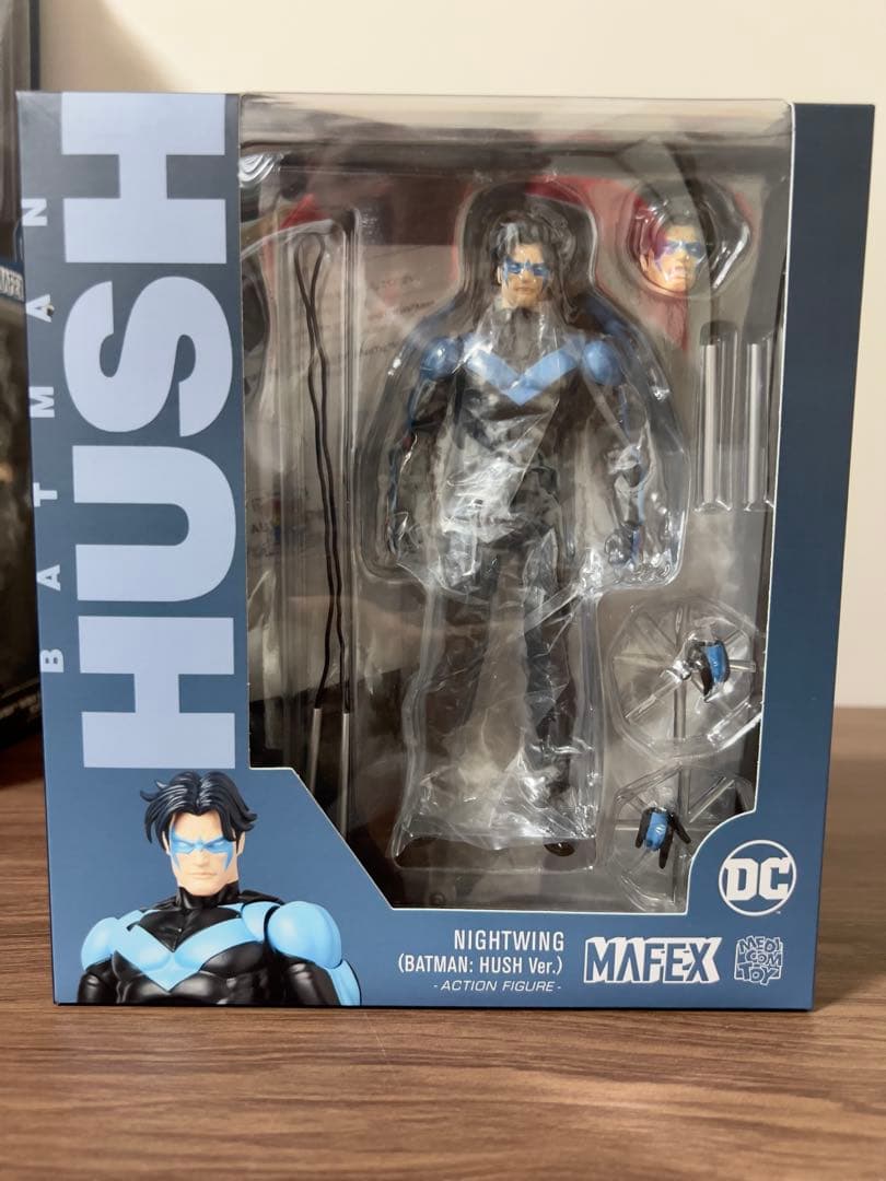 Mafex Hush ナイトウィング/Nightwing Amazon.com: Medicom Batman: Hush: Nightwing MAFEX Figure