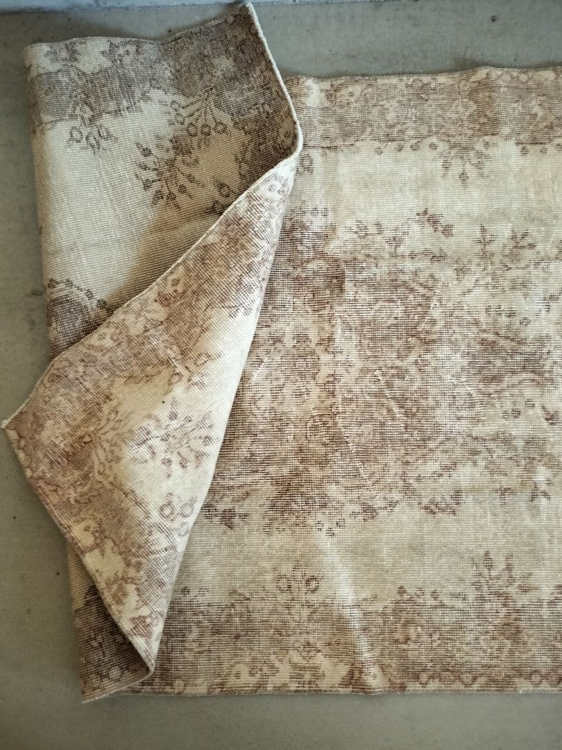 ベージュとミルクティーのヴィンテージラグ 雅姫さんNo.685