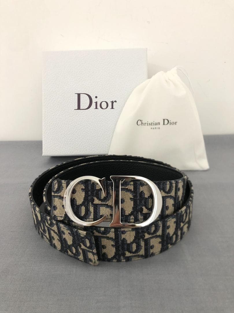 ベルド CDロゴ シルバー ネービーブルー 美品 男女兼用 - メルカリ