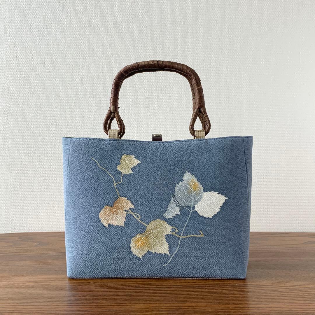鬼しぼ縮緬 薄縹色に手描きの葉文 リメイク 胡桃皮ハンドルバッグ 浅型