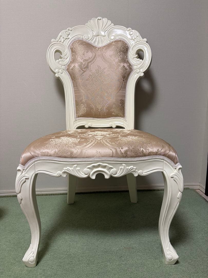 4.クラシック ホワイト ダイニングチェア　美品　4脚持っています。 ダイニングチェア シンプルデザイン4脚セット/ シンプルで使いやすい