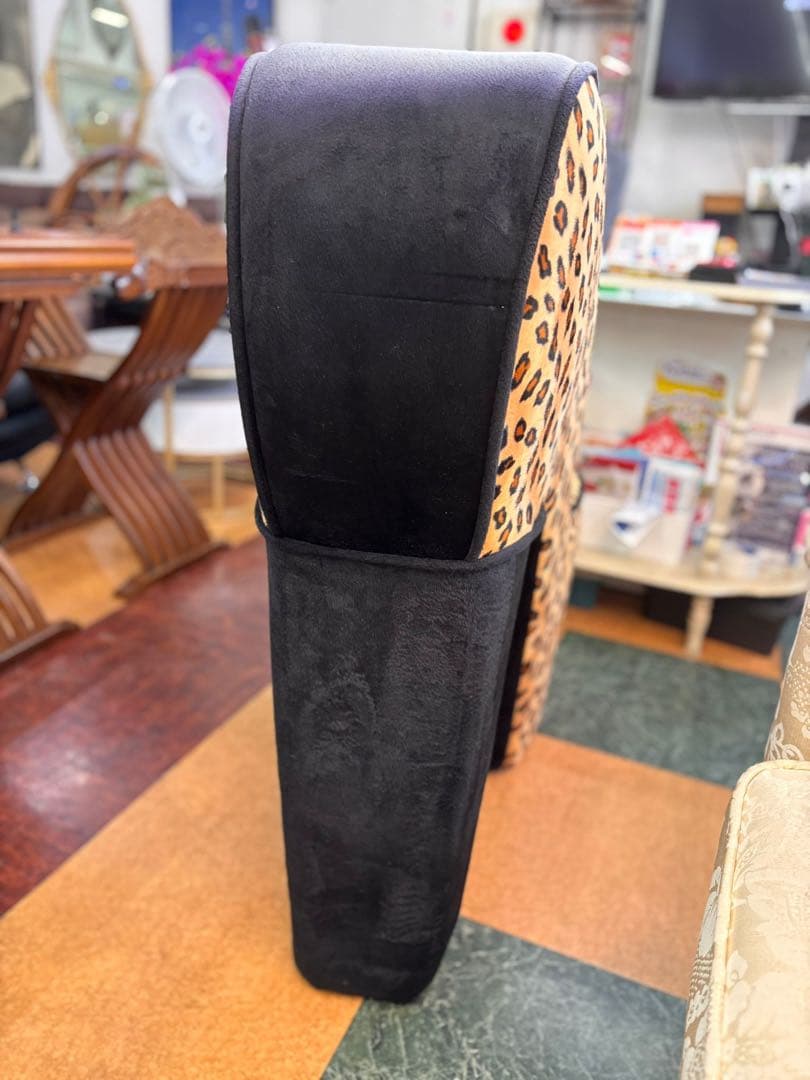 モダンヒョウ柄 ハイヒール型ソファインパクトのあるユニークな