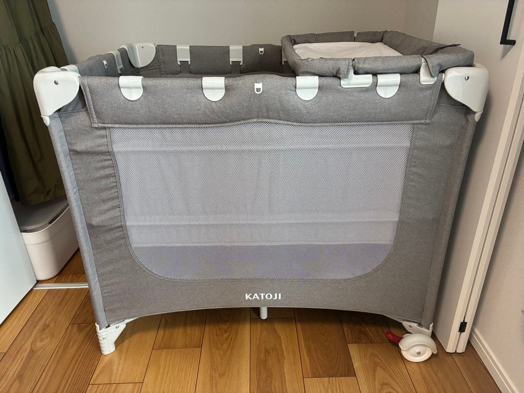 KATOJI ポータブルベビーベッド ポータブルベビーベッド おむつ替えテーブル付（グレー）」について