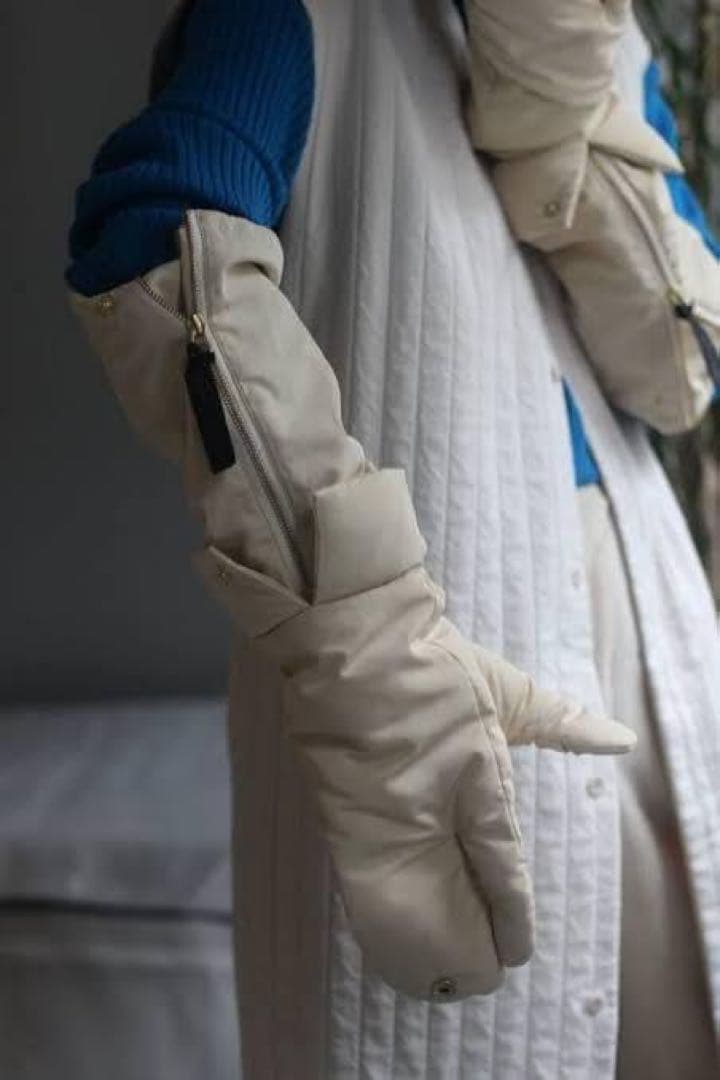 WILDTHINGS ×JUN MIKAMI クリーム 手袋 jun mikami × wildthings ダウングローブ クリーム JUN × WILD 紺／黒