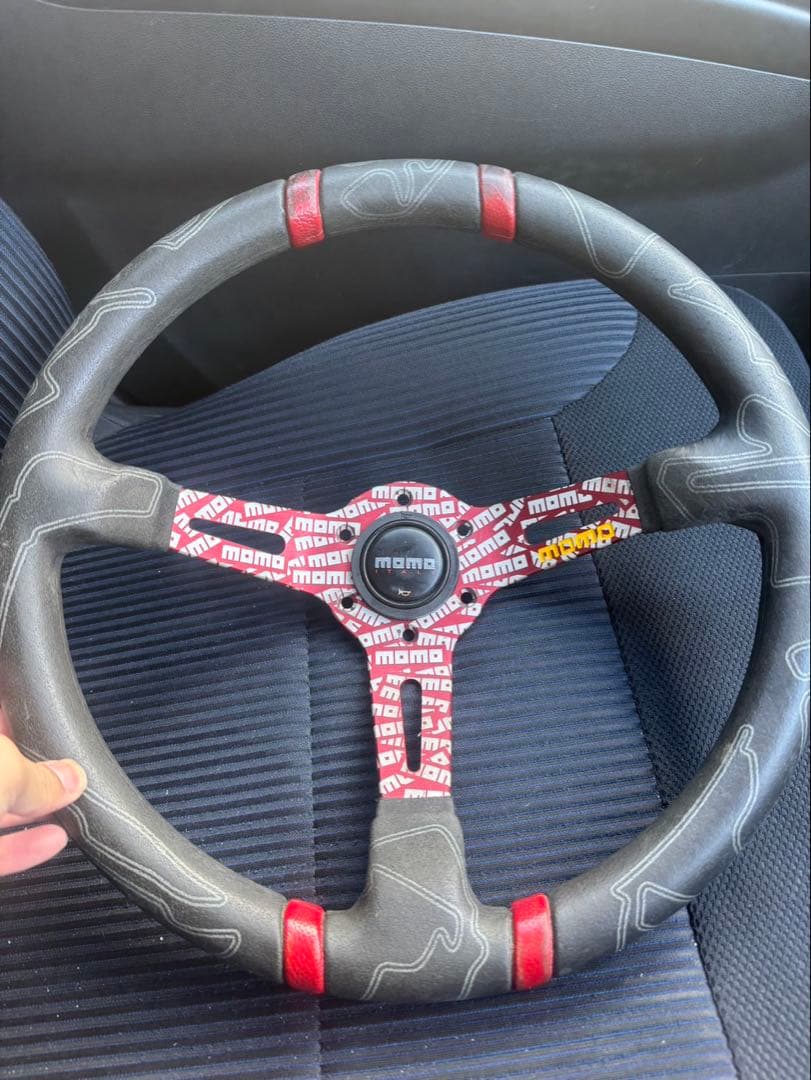 momo ステアリング　U-02 ULTRA RED ULTRA RED（U-02）