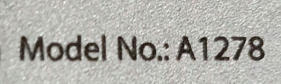 Ω MacBook A1278 2.4GHz i5 16GBストレージ無