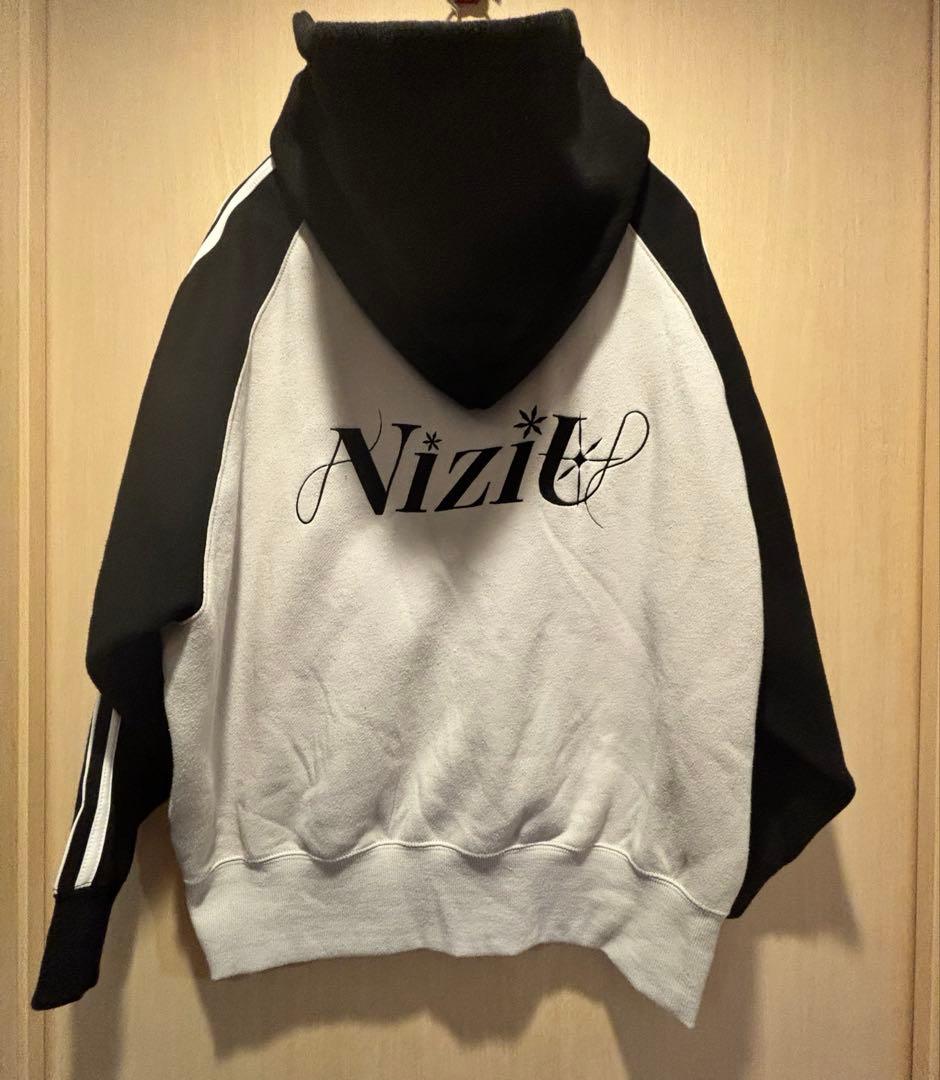 NiziU AWAKE パーカー Mサイズ - メルカリ